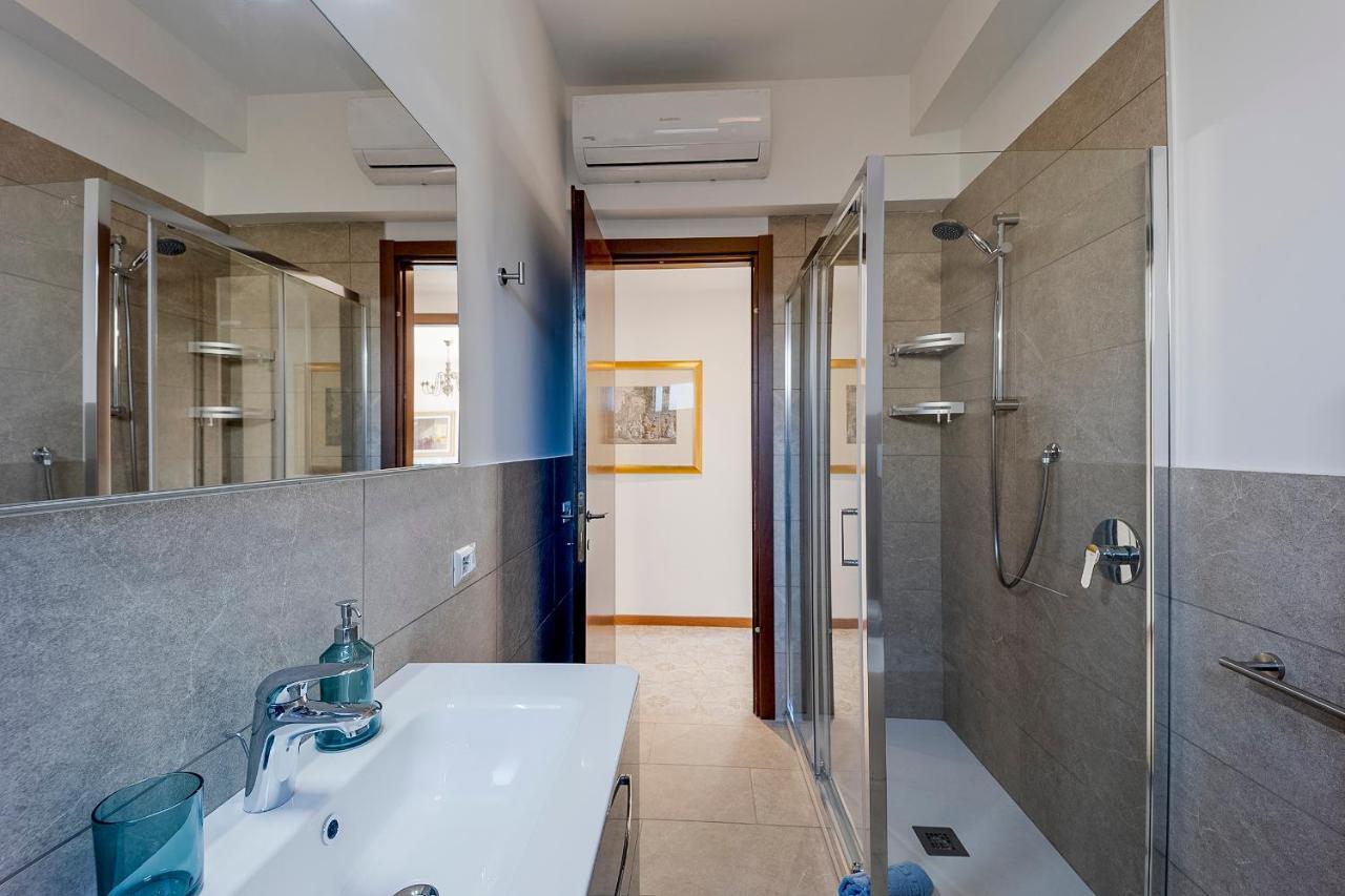 Апартаменты Portosole Attic - With Terrace And Private Parking Санремо Экстерьер фото