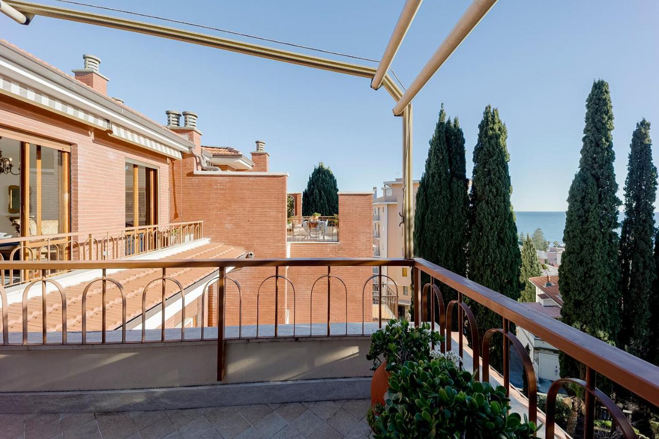 Апартаменты Portosole Attic - With Terrace And Private Parking Санремо Экстерьер фото