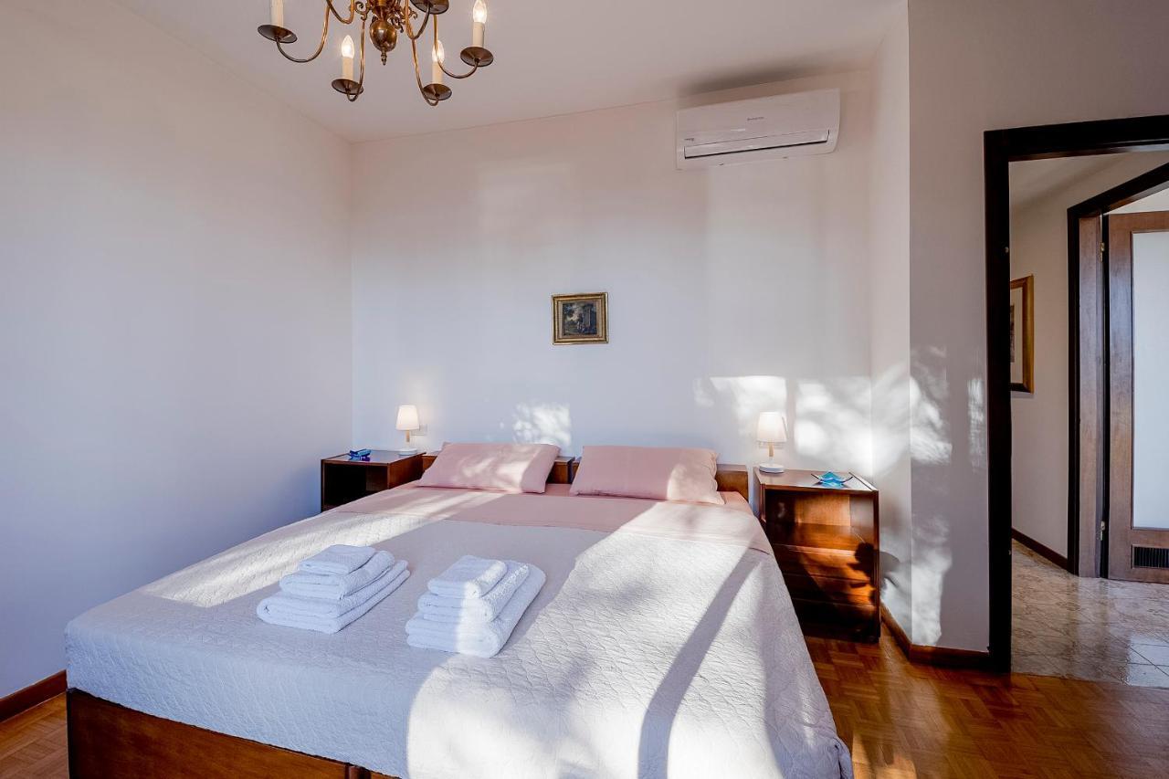 Апартаменты Portosole Attic - With Terrace And Private Parking Санремо Экстерьер фото