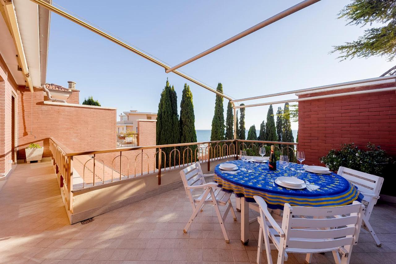 Апартаменты Portosole Attic - With Terrace And Private Parking Санремо Экстерьер фото